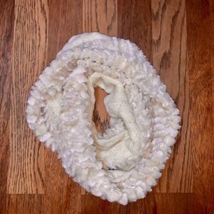 FAUX FUR AND CROCHET NECK WRAP